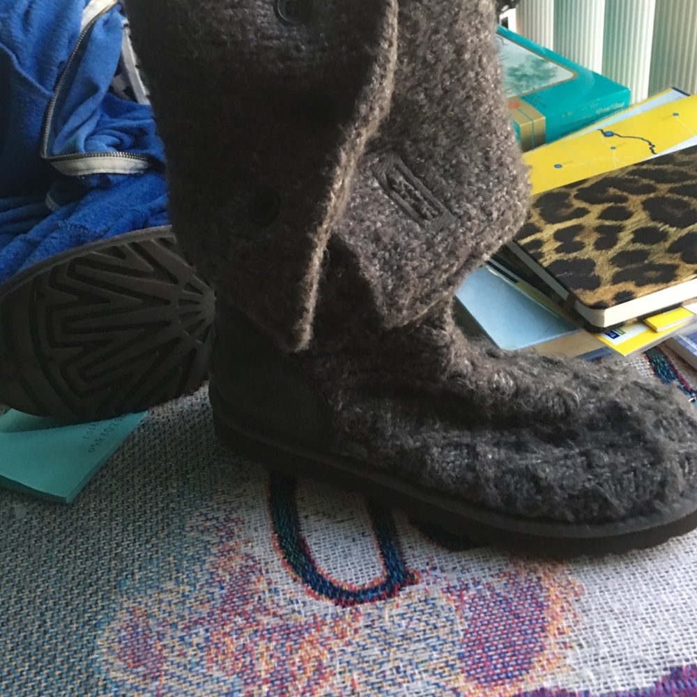 KNIT SWEATER UGGS - STILL FOR SALE